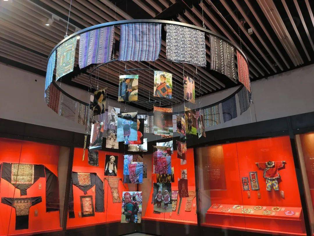 "彩衣——中国女性民族服饰"展开启梦幻服饰之旅_北京市_展览_文化