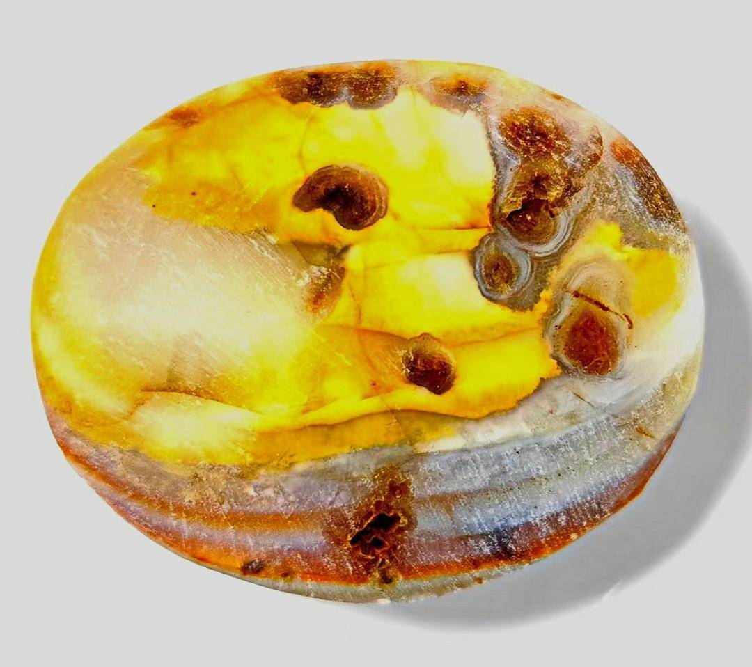 免年惊喜一市民山中寻宝一枚雨花石中惊现玉兔宝宝