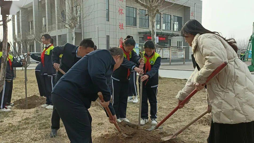 红满校园"暨"学雷锋"主题志愿服务活动在广平镇中学隆重举行_精神
