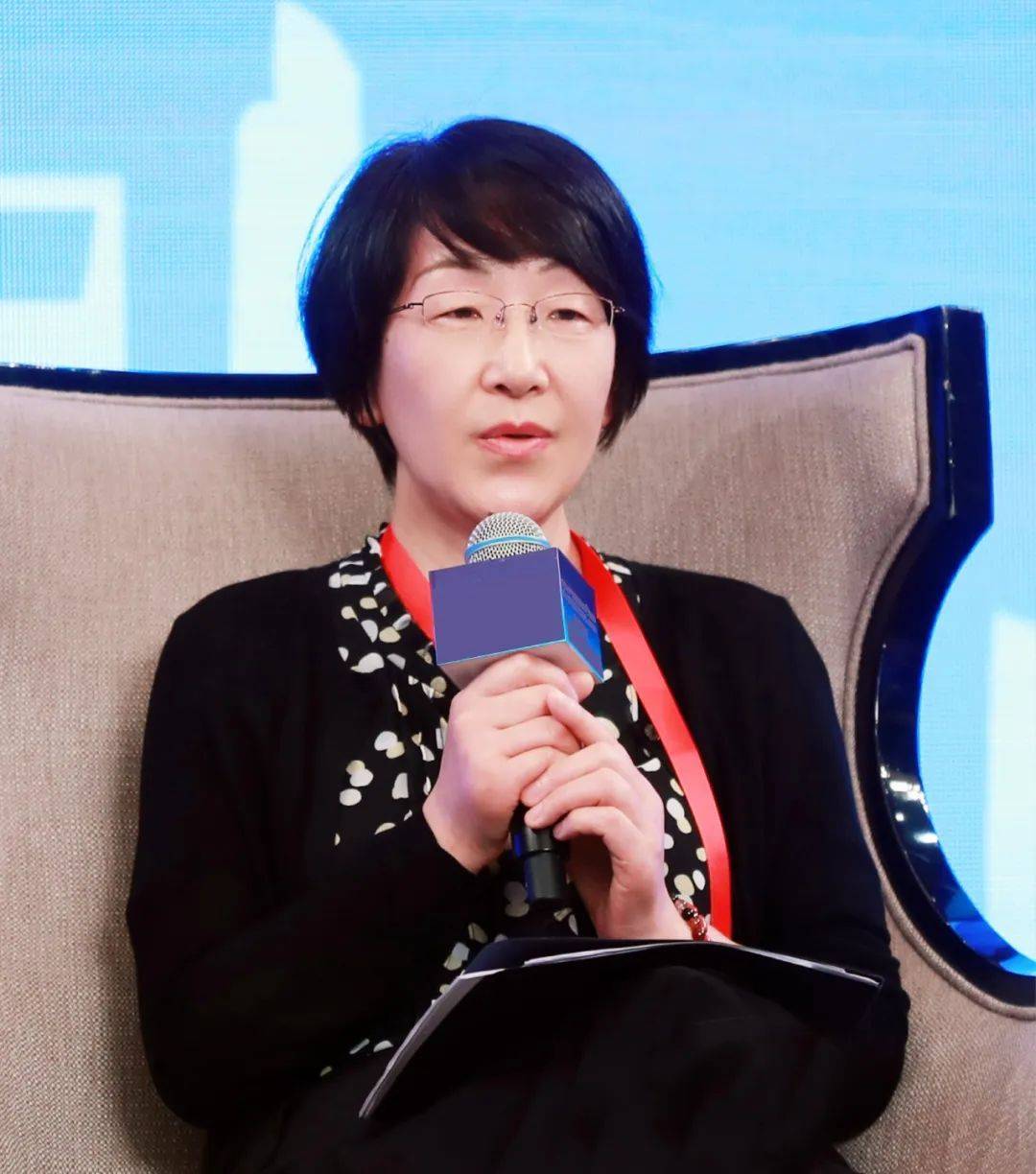 两会丨专访全国政协委员霍颖励:银行间市场交易量续创新高 全力保障"