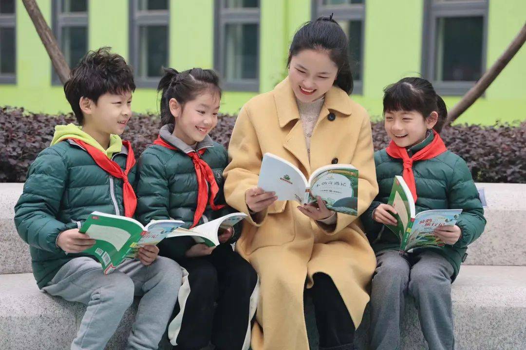 南京"女神老师"来了!_琅琊路小学_课堂_世界