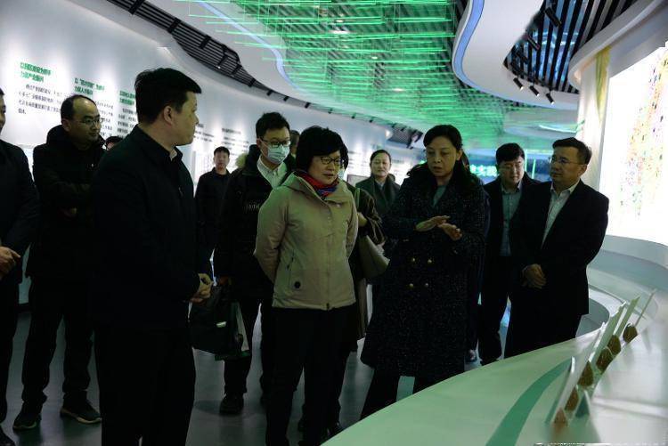 农行山东省分行行长刘仁举,副行长邵静河,德州市副市长陈海明,李佳芮