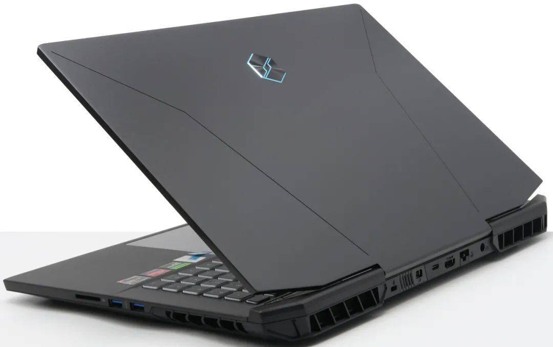 5k高刷屏游戏本:机械革命蛟龙17k评测_该机_接口_区域