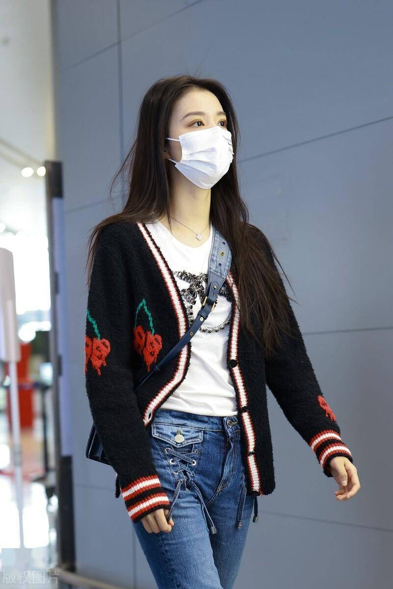 2023年3月8日,上海,王楚然现身虹桥机场.