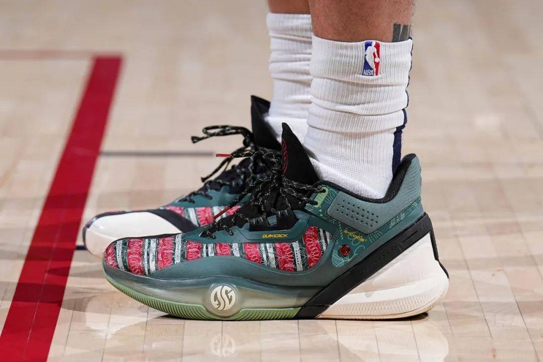 way of wade 10的"警告"配色,klay thompson上脚了anta kt 8 "十二水