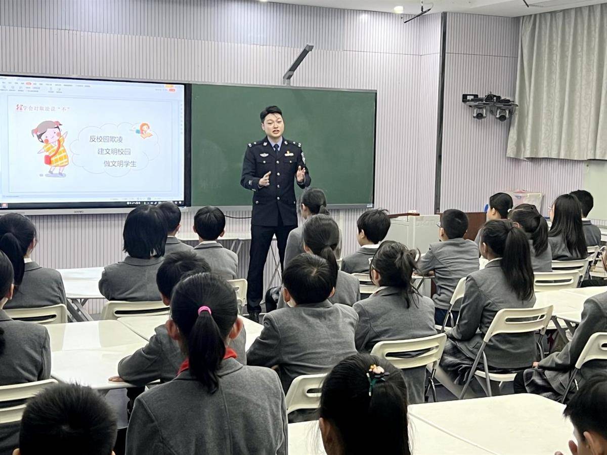 共建校园安全，武汉民警进校上法治课“云宣讲”_师生_同学_直播