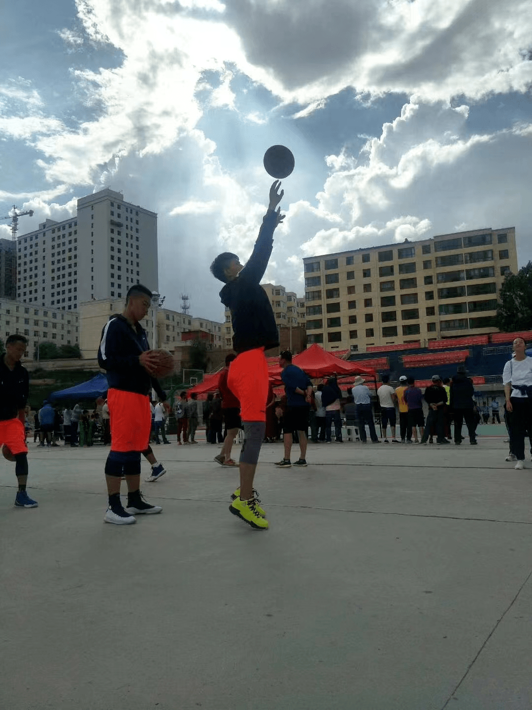 历史的天空:海南青年男篮在2018年第十七届省运会黄南同仁的比赛记录