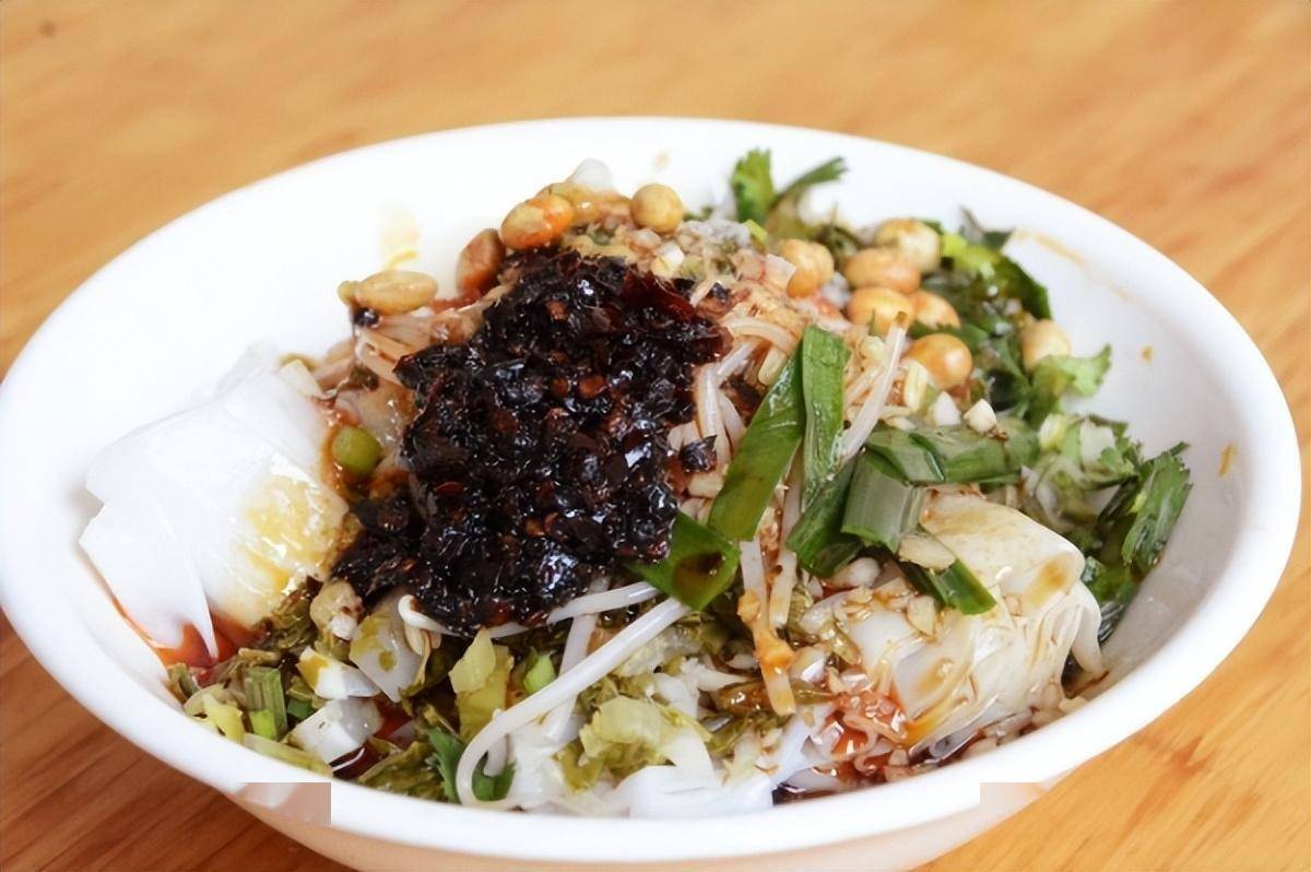 安龙剪粉生活节奏似乎慢了下来,清晨的雨水打湿了草地,从容的心态放慢