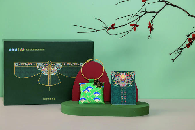 "云锦 "激发非遗新生命力_南京_婚书_套装