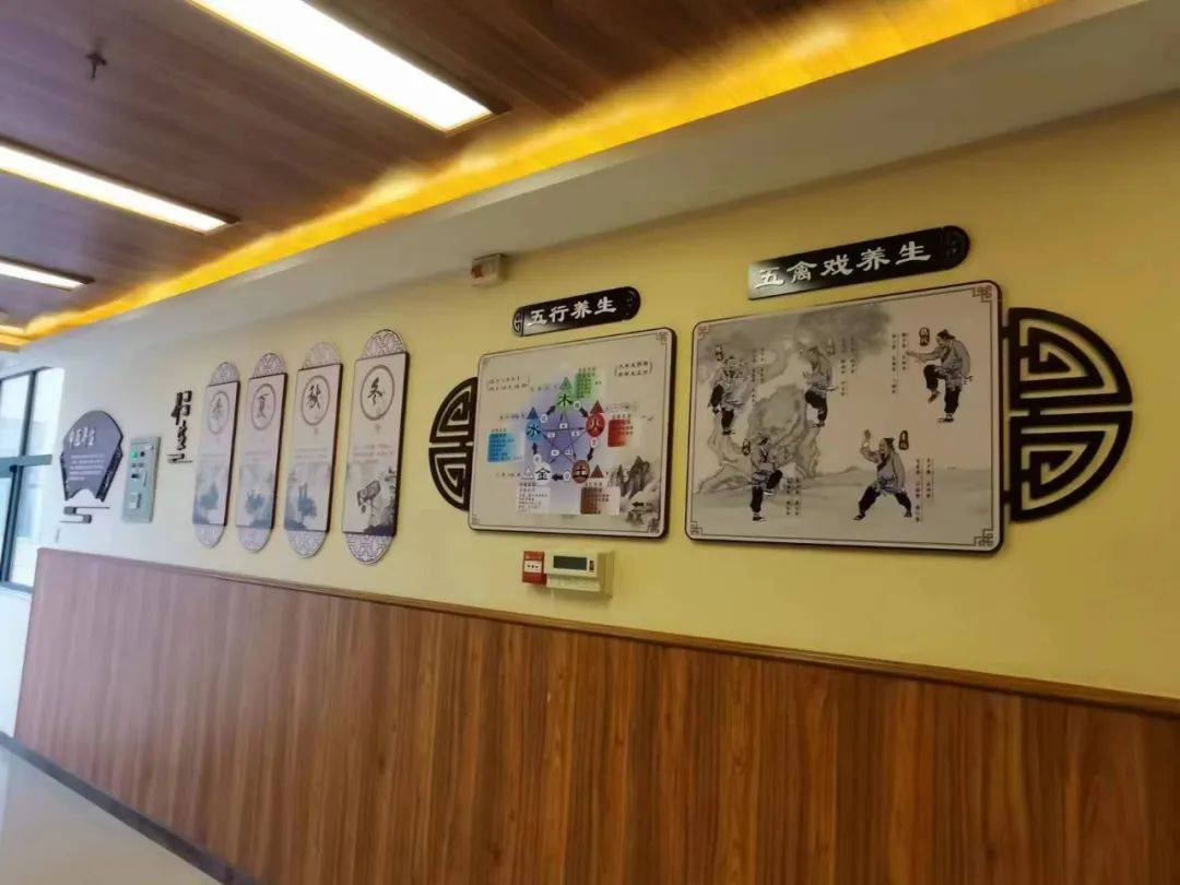 将人体看成是气,形,神的统一体,通过"望闻问切"四诊合参的方法,探求