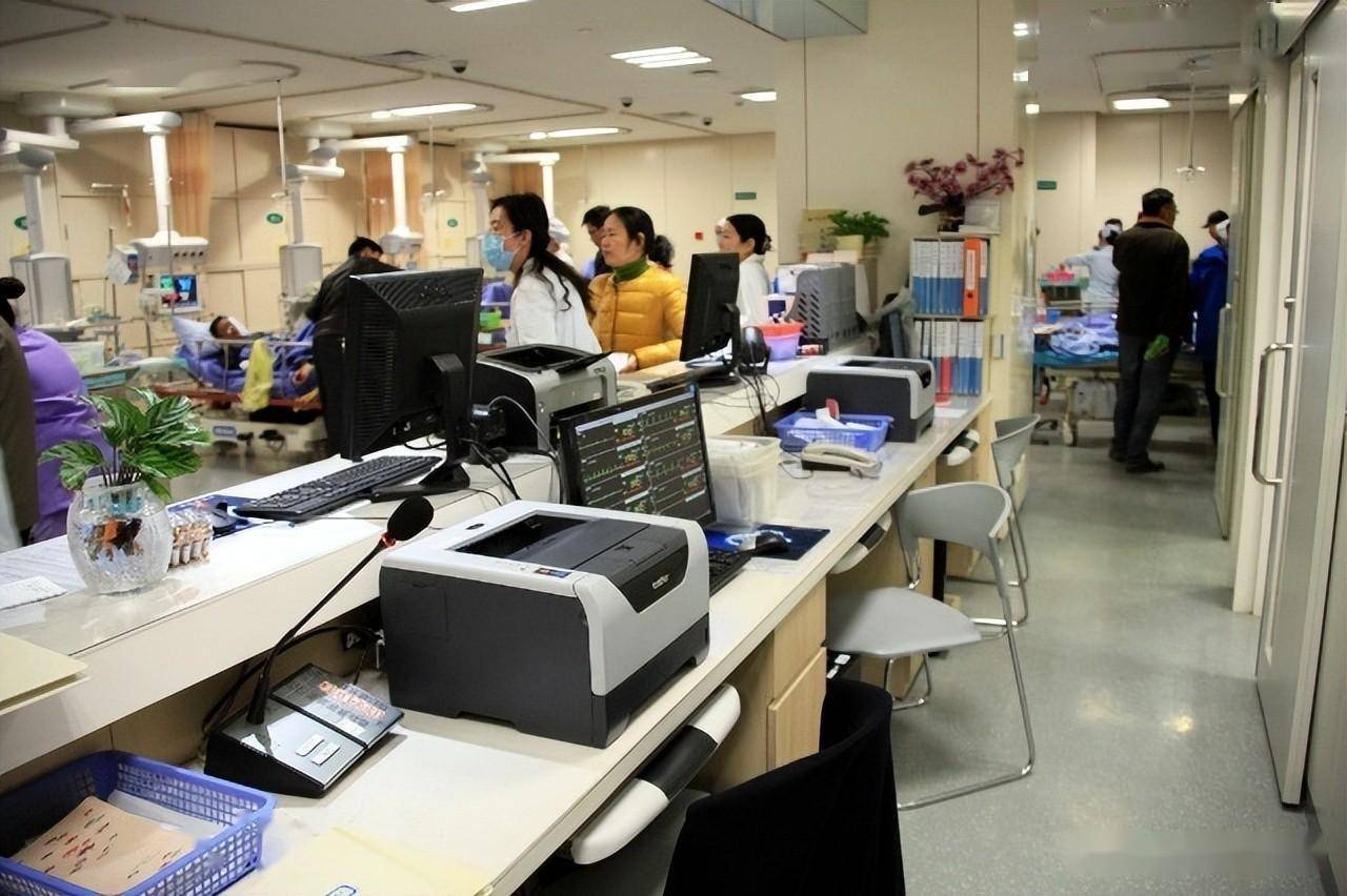 参观南京鼓楼医院建设及历史