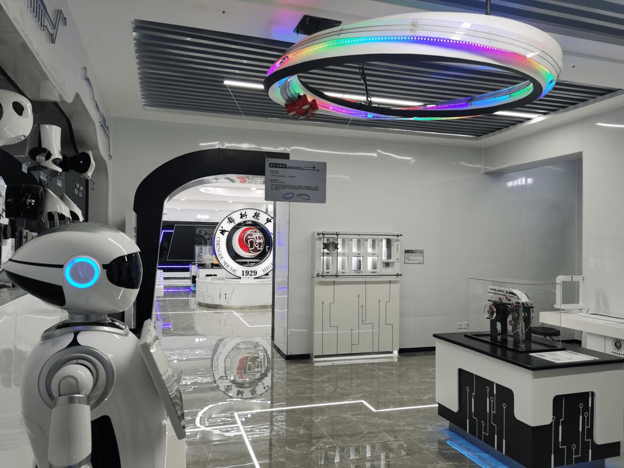 尖端智能设备、人工智能、虚拟现实…… 这所名校里藏着个宝藏科技馆 尖端智能设备、人工智能、虚拟现实…… 这所名校里藏着个宝藏科技馆