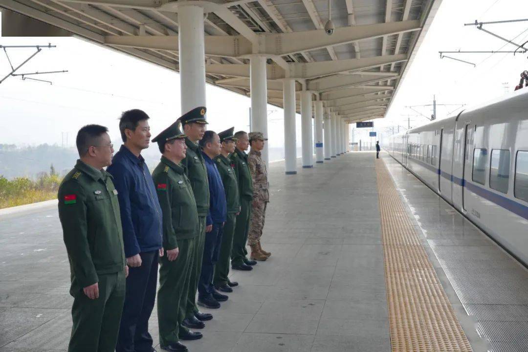 南平军分区副司令员蒋树兵,军分区动员处处长李璜;延平区委常委,宣传