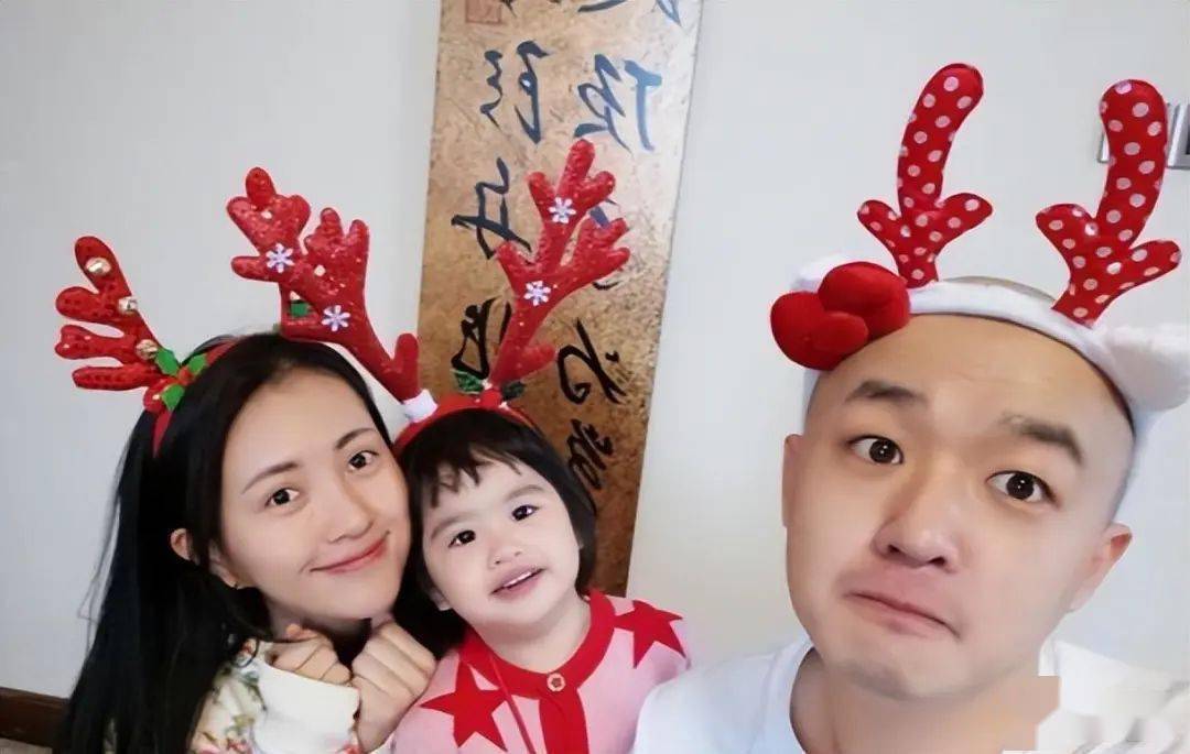 曝包贝尔夜会美女,疑见记者甩头就走,曾自曝同时交过7个女友_文婧