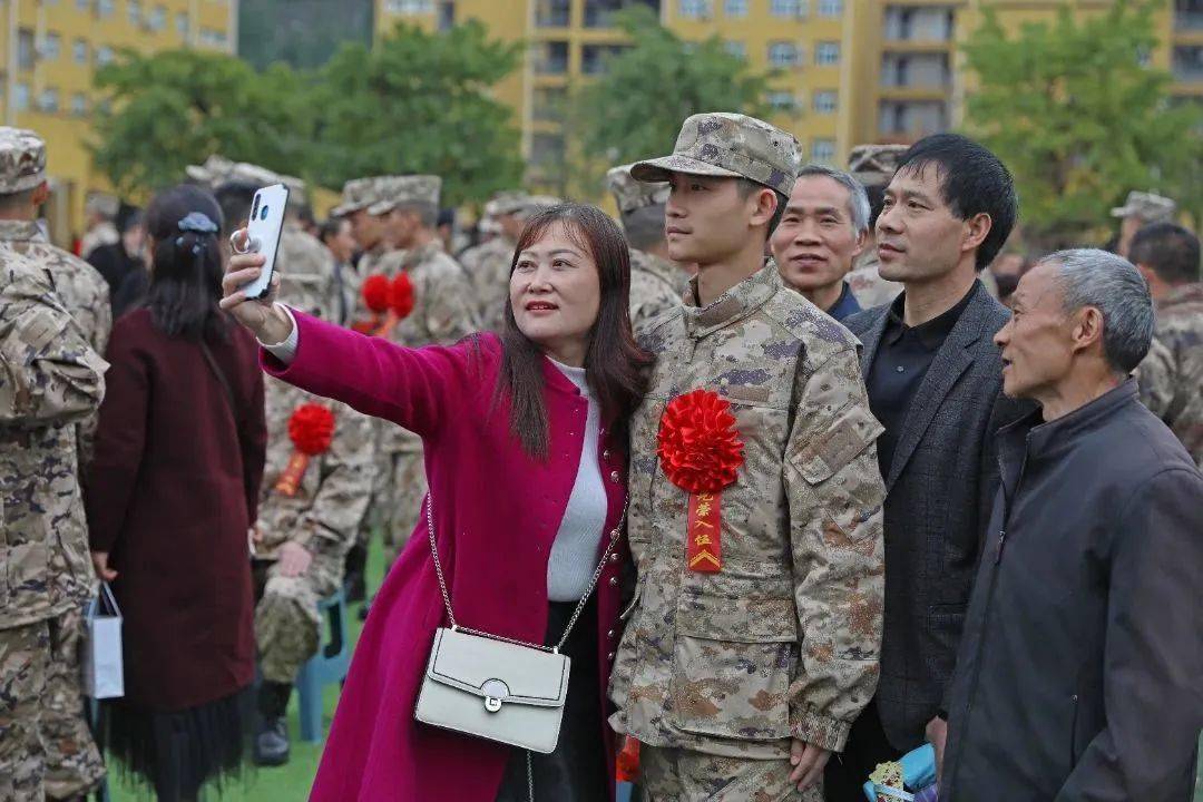 重庆兵,出征!_新兵_军营_少将