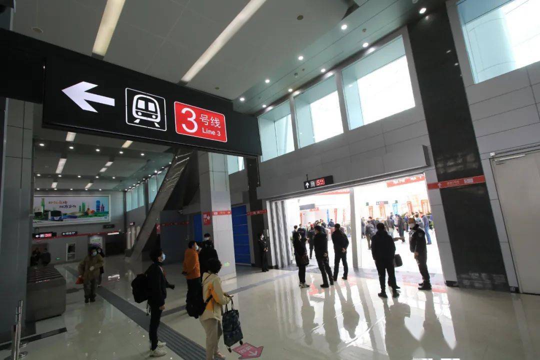 3月17日上午10:38大连地铁5号线正式开通运营地铁5号线串联起青泥洼桥