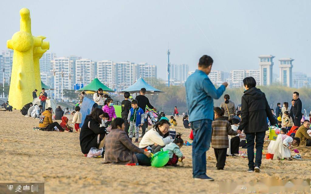 臨沂:氣溫回暖 市民沙灘上露營遊玩_沂河_陽光