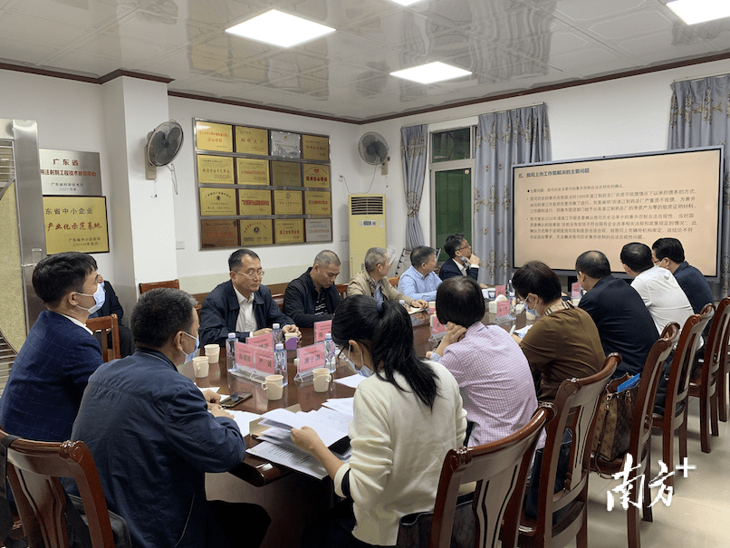 市人大常委会副主任陈才君率队到霞山走访服务重点企业_发展_生产_进行