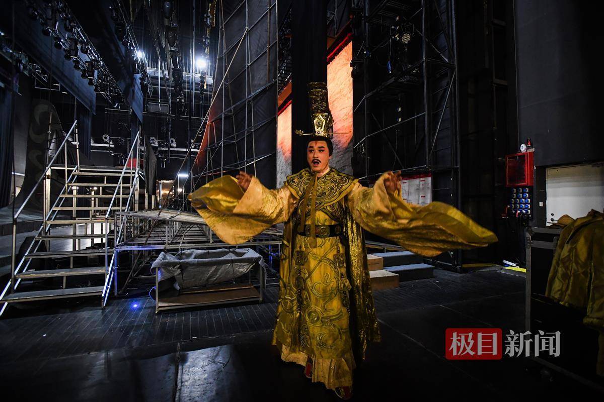 "楚庄王"归来!686件华服烘托浓郁荆楚之风_演出_服装_歌剧