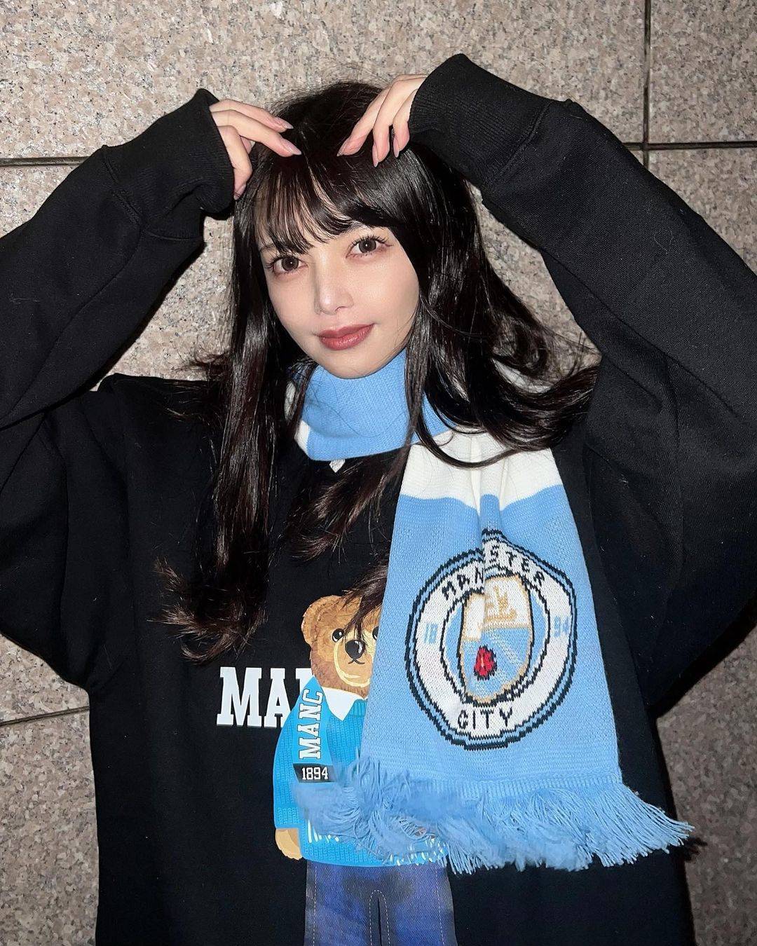 美女球迷观战曼城,这颜值你给几分?_巴萨_伯恩利_转播