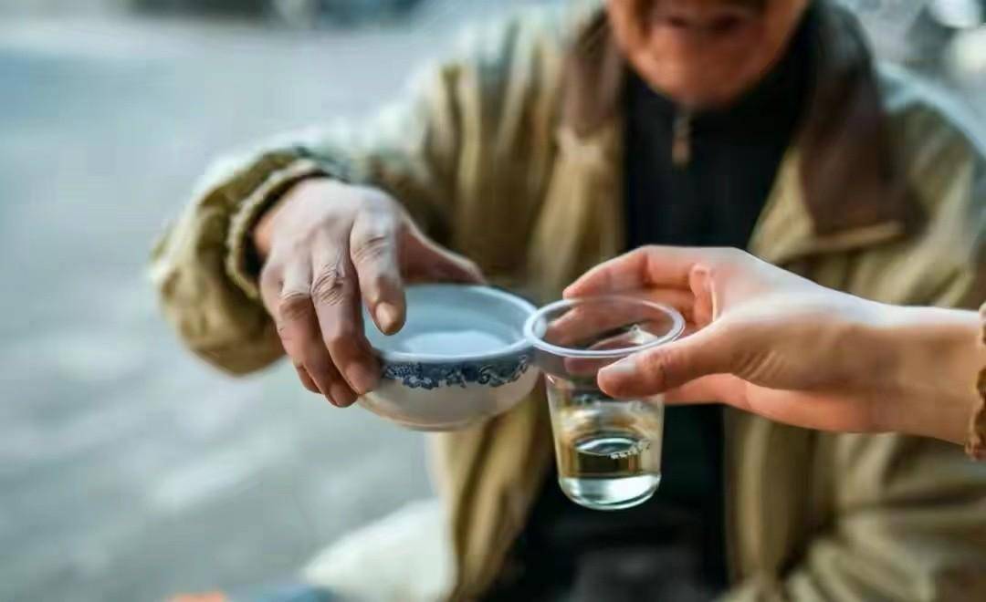 提醒中老年人喝酒谨记:2喝3不喝,早知早受益_老酒_进行_品质