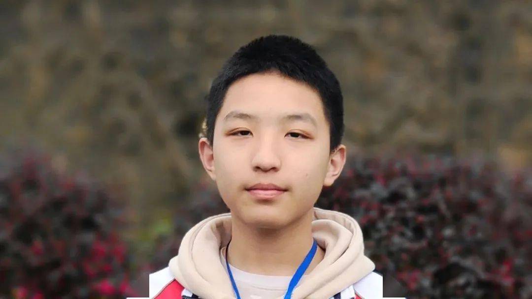 初一5班 吴沁豪初中部挫折中,他们从不言败,咬定一个信念:我能行!