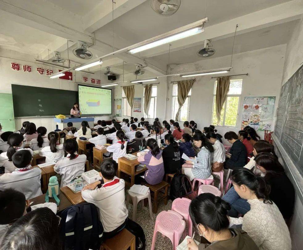 结对送教暖春意 携手共研谱华章 深圳市宝安区海城小学教师团队送教