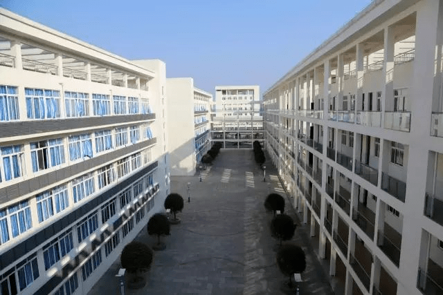 贵州省六枝特区第七中学启动"三大步"励志教育_发展_管理_建设