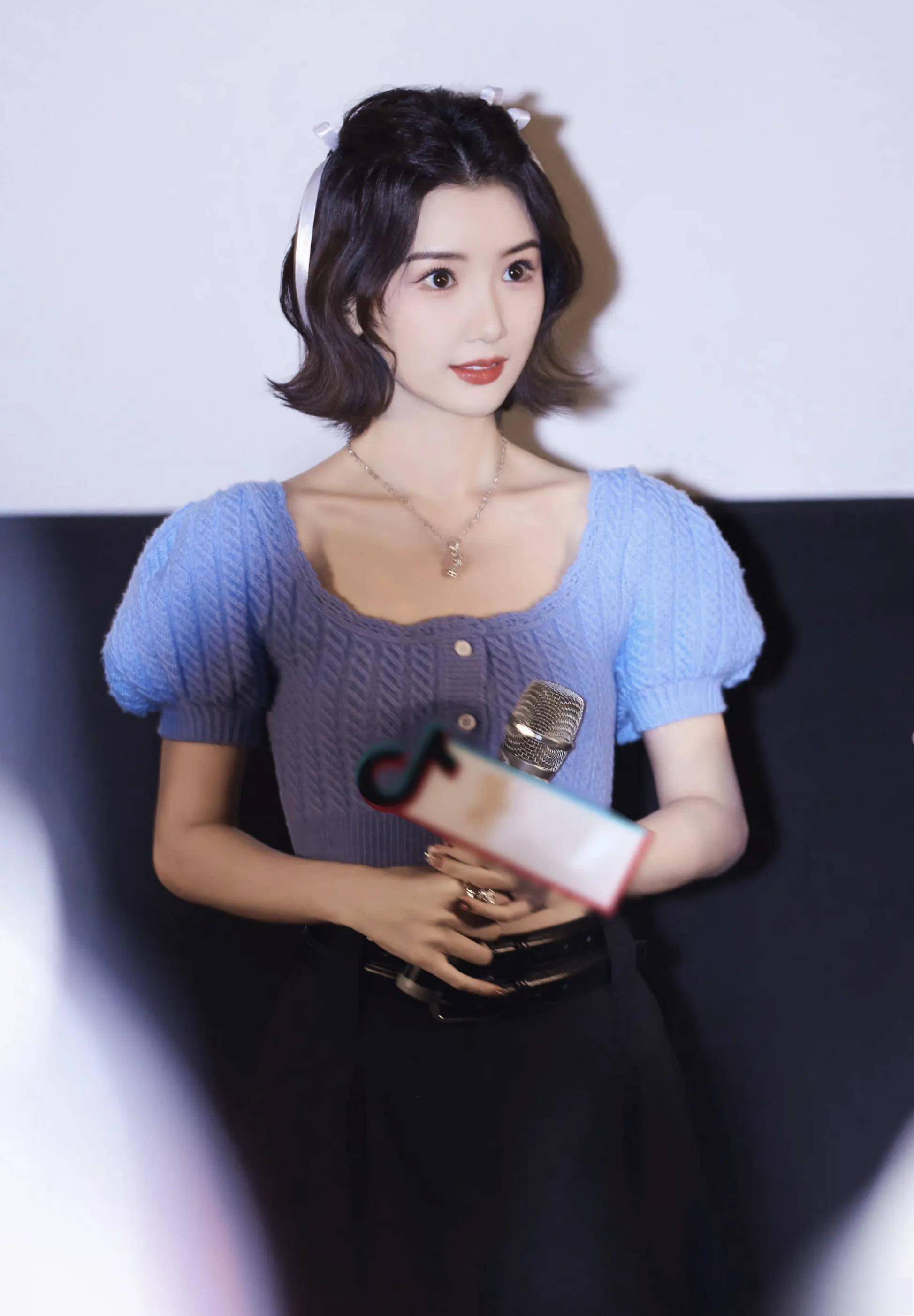 女星毛晓彤写真集:秀丽清秀,甜美靓丽