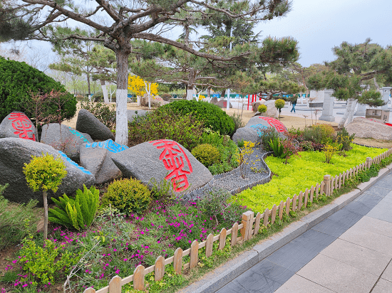 打造花境景观,为文明城市增彩添绿