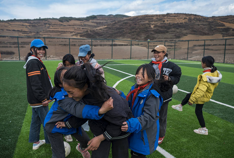 图片故事|云端球场,让大凉山孩子放飞梦想_小学_中国_视觉
