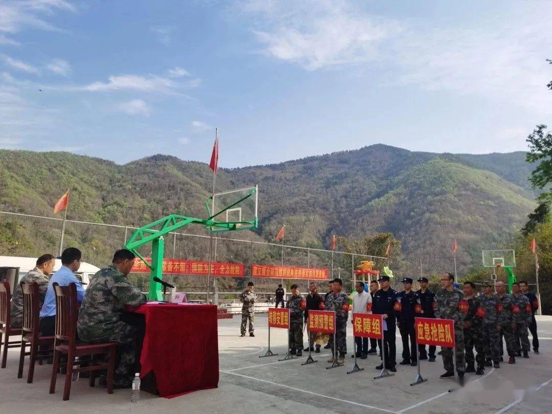 西林县开展2023年度八达镇花贡村山洪灾害防御应急演练活动_群众