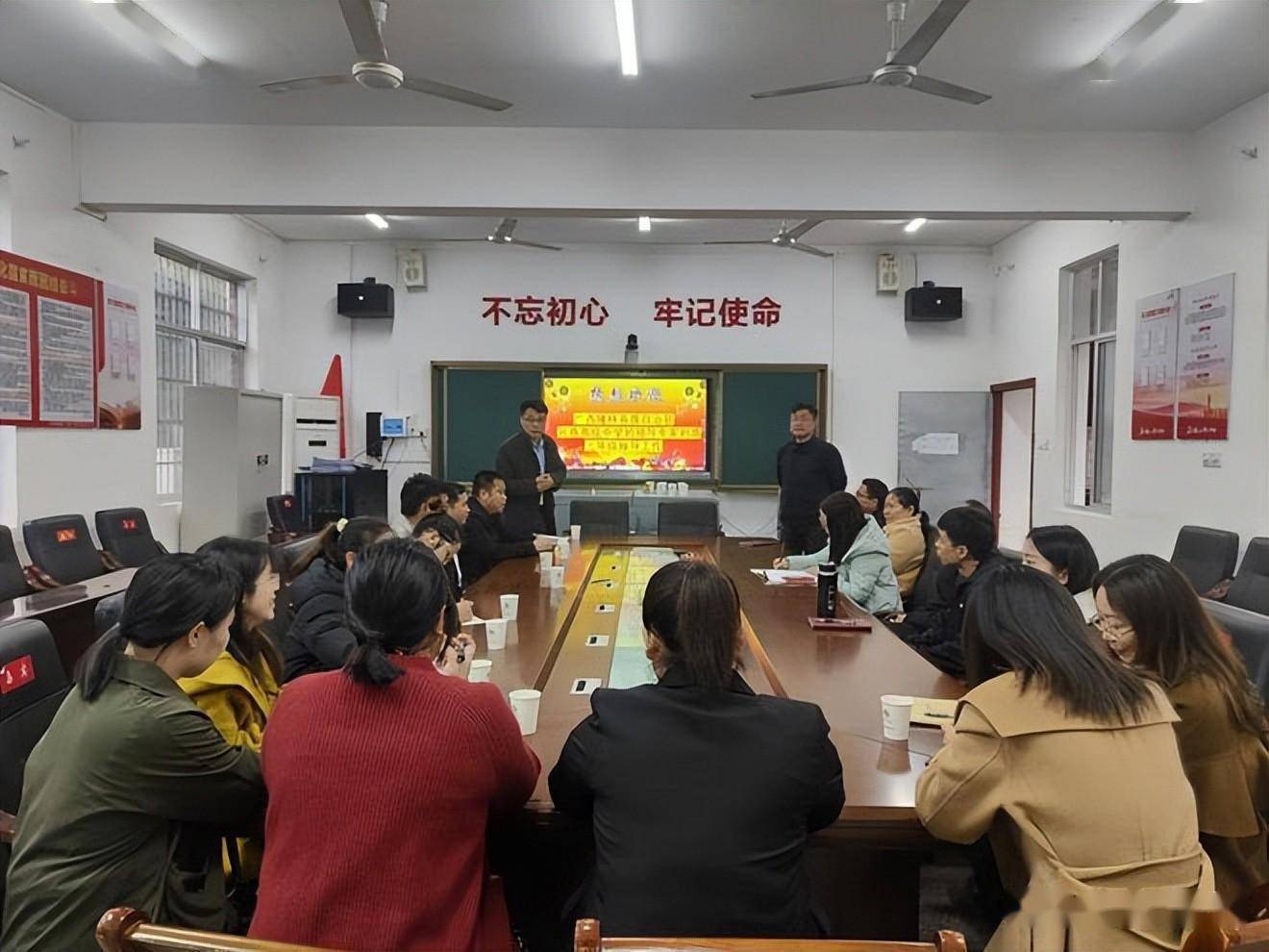 广西隆林各族自治县民族高级中学到桃源二中交流学习_教学_座谈会