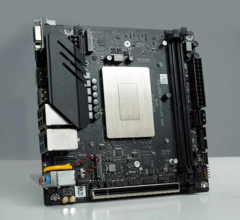 尔英科技推出 ITX 板载 CPU 主板       i5-12500H，1599 元