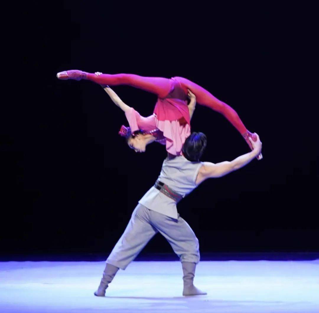 肩上芭蕾《花木兰》打响古都文化品牌_艺术_西安_杂技