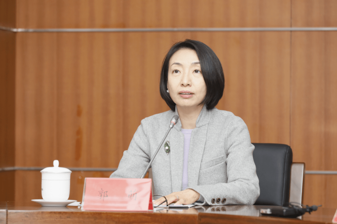 主持人(北京市生态环境局宣传教育处处长郭萌):各位记者朋友,大家上午