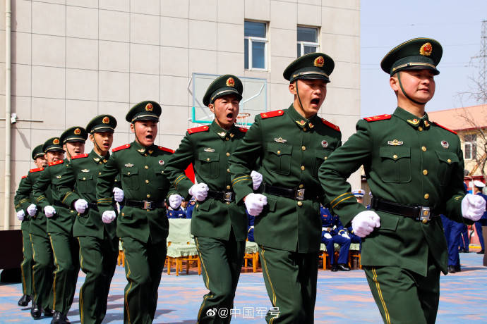 当橄榄绿与火焰蓝相遇训练场_武警天津总队_三支队_包世稳