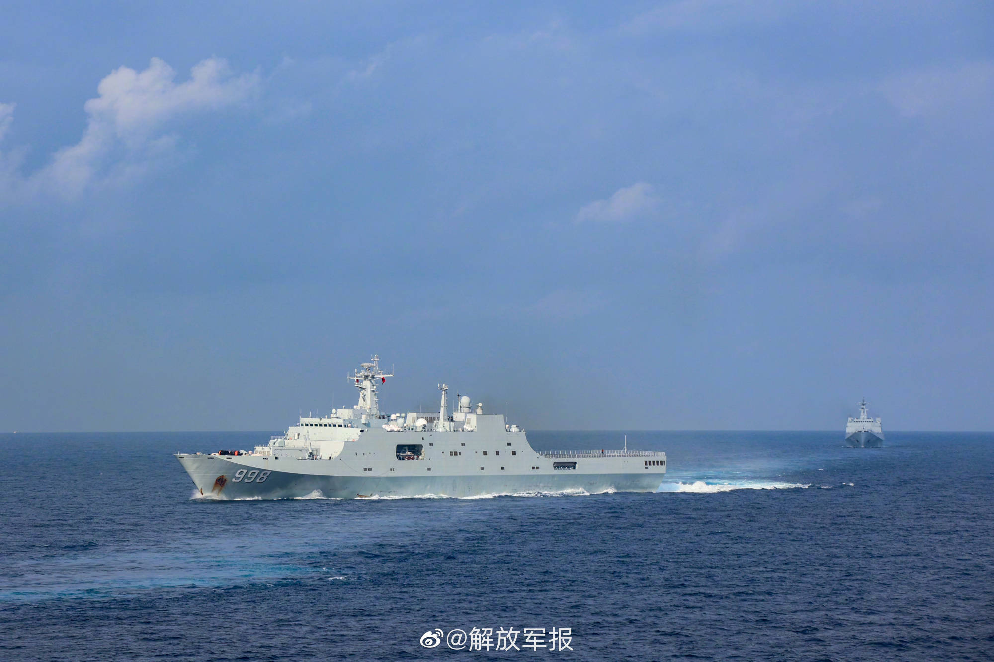 南部战区海军某登陆舰支队开展实战化海上训练_编队_处置_能力