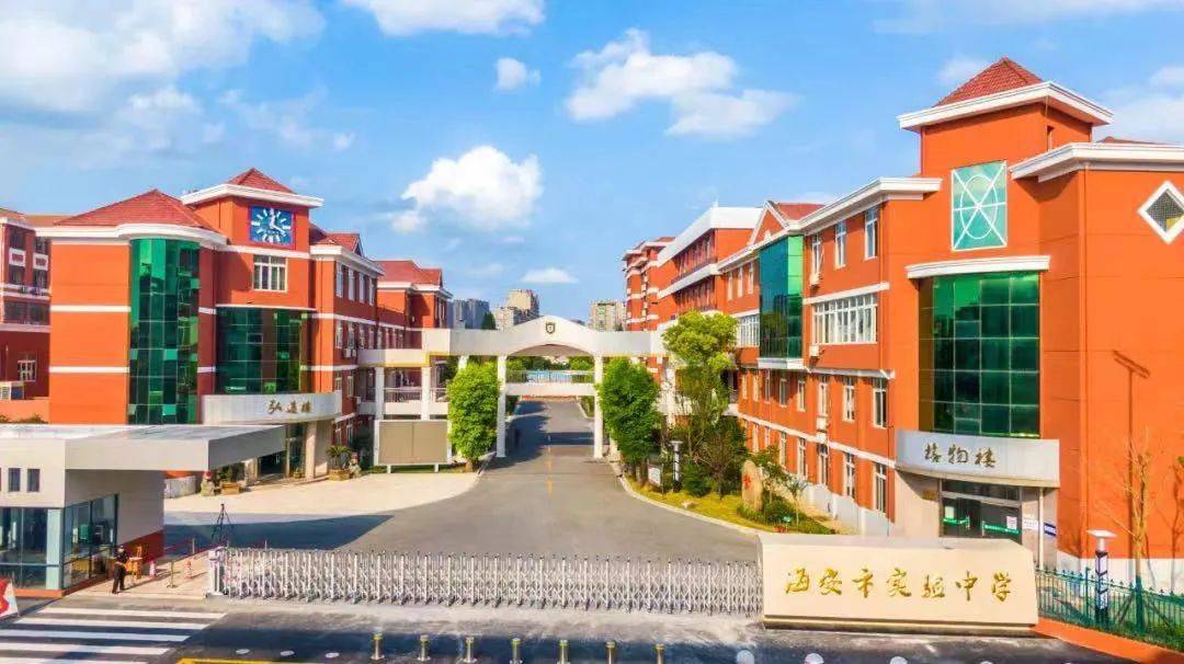 (地块卫星图)区位交通:地块位于学府路南侧,东海大道北侧,钟庄路东侧