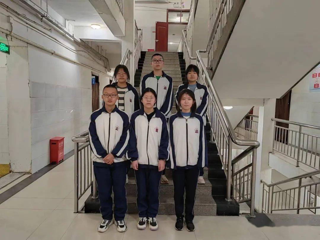 【群星闪耀】高二212"班级之星"风采展_激励_校园_丁博涵