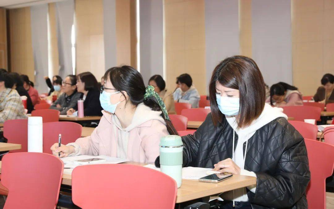 宜兴市教师发展中心马娟娟老师做了高三一模化学质量分析讲座