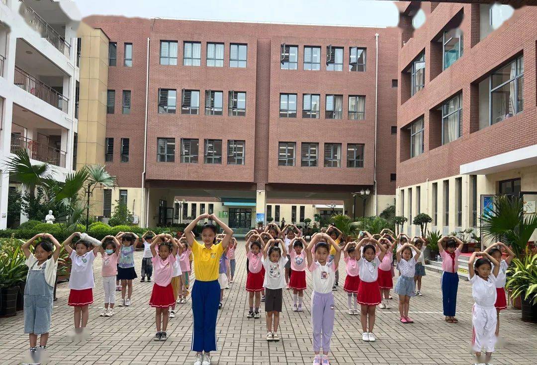 华新小学:绽放新活力 一起向未来_训练_健身_体育