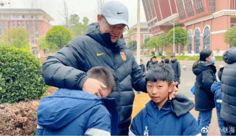 孙继海、范志毅各忙足球事 相继“现身”社交媒体报平安