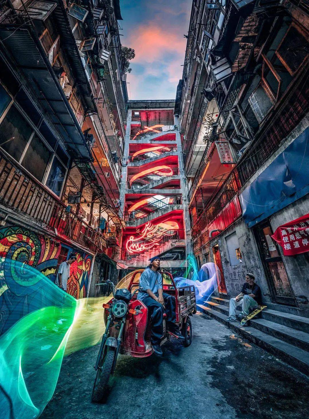 他用"光绘"作品拿到了阿联酋10年黄金签证!_王思博_艺术_中国