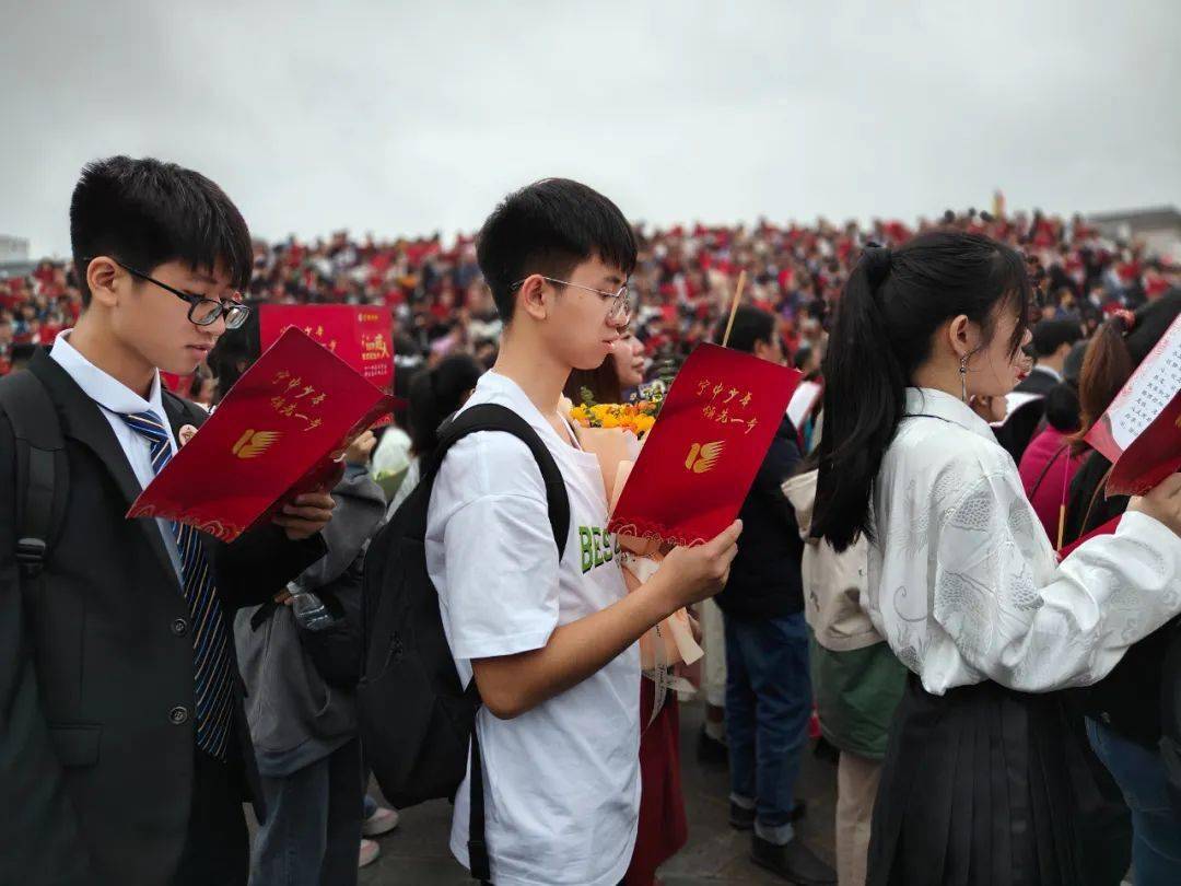 【奋斗者 正青春】四月芳菲 青春飞扬——宁明中学举行高三学子成人礼