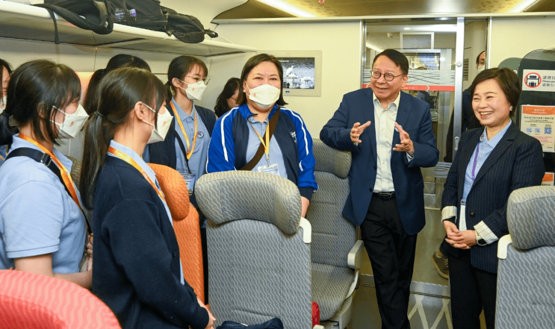 香港国安法生效后，祈显义成首位新参加末院海外法官丨香港一日