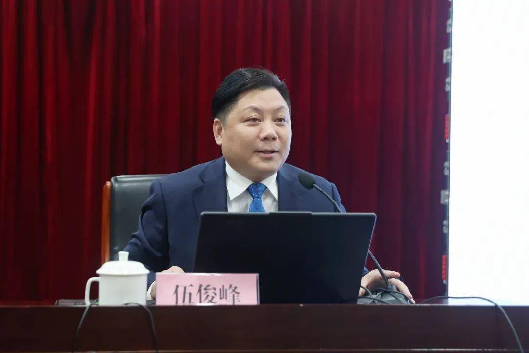 中国科学院教授蒋佃水和"盘点美味"创始人,董事长伍俊峰应邀作报告,市