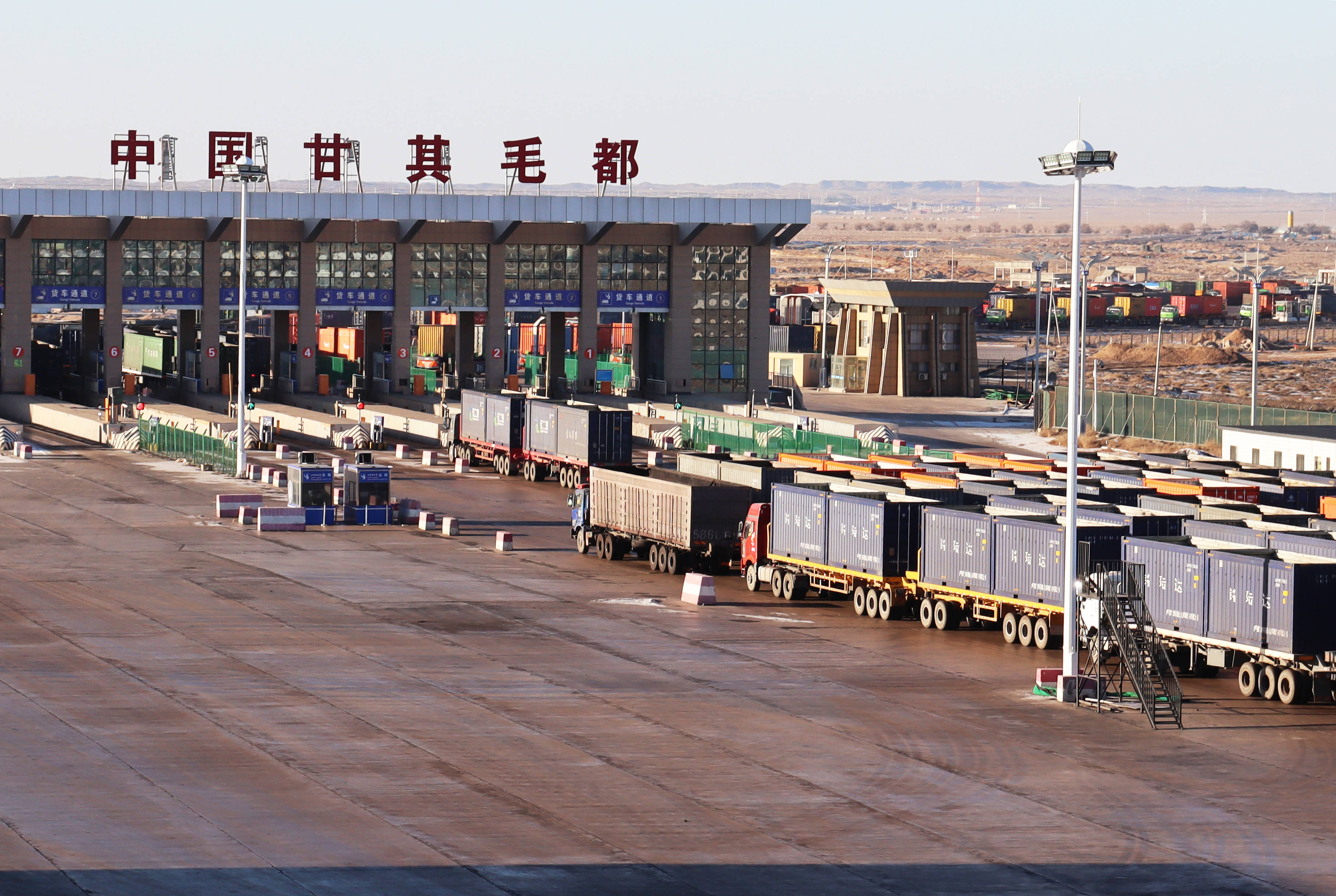 首季"开门红" 甘其毛都口岸通关过货量领跑中蒙口岸_内蒙古自治区