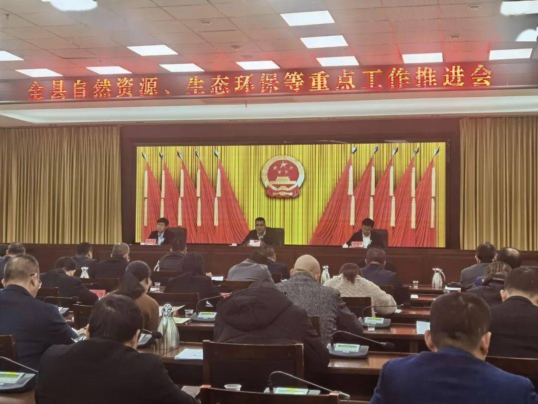会上,张志东常委指出,各级各部门要敢于直面问题,决不