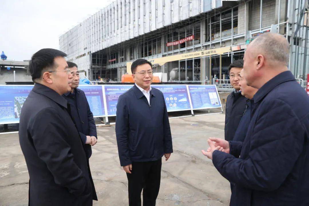 4月4日,自治区党委常委,市委书记包钢赴敕勒川乳业开发区,对产业发展